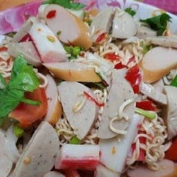 ยำไม่ยั้ง (ฮาลาล)(ย้ายจากตลาดสายชลไปในหมู่บ้านพีเคการ์เด้น)