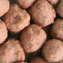 ลูกชิ้นเอ็นเนื้อ   9 ลูก 75 บาท