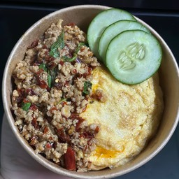 กะเพราไก่สับ+ไข่