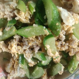 แตงผัดไข่ใส่หมูสับ