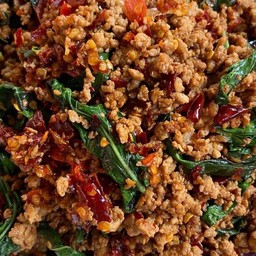 กะเพราไก่พริกแห้ง + ข้าวสวย