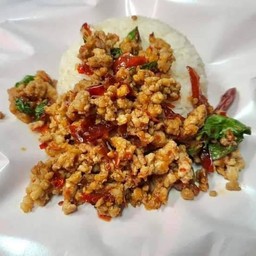 กระเพราไก่ราดข้าวเด็ดๆไข่ดาวซ่ำๆ