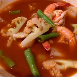 แกงส้มกุ้งผักรวม