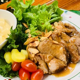 สลัดหมูอบ Roasted pork salad
