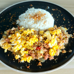 แหนมผัดไข่ราดข้าว + ซุปสาหร่าย