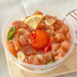 ข้าวหน้าแซลมอนและไข่ดองซีอิ๊วเกาหลี