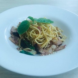 สปาเก็ตตี้เบคอนผัดพริกแห้ง