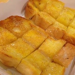 ขนมปังปิ้ง หน้าเนยนม+น้ำตาล