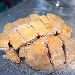 ไกต้มมีอกหรือจะเลือกน่องกับสะโพกก็ได้นะคะ