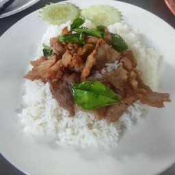 คะน้าหมูกรอบ