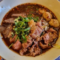 ก๋วยเตี๋ยวเรือ ในสวน แม่สาย