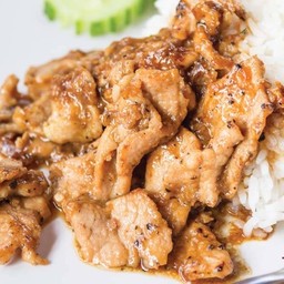 ข้าวหมูทอดกระเทียมพริกไทย