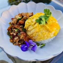 ข้าวสามชั้นผัดพริกเกลือ + ไข่ข้น