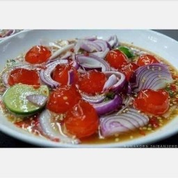 ยำไข่แดง