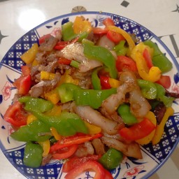 猪头皮炒青椒หน้ากากหมูผัดพริกหยวก
