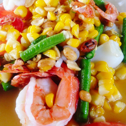 ยำข้าวโพดกุ้งเด้ง (กุ้งลวกสุก)