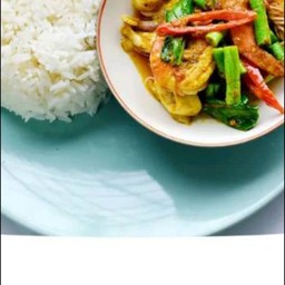 ข้าวเครื่องแกงหมูกรอบ