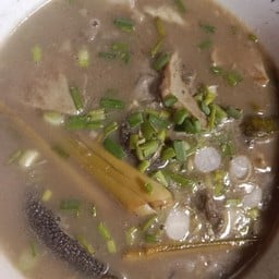 ร้านลูกชิ้นทอด อาหารตามสั่ง สกลนคร