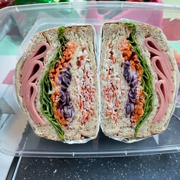 แซนวิชโบโลน่า+ปูอัด+ผักรวม