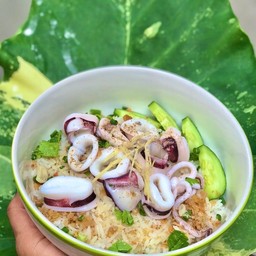ข้าวแห้งปลาหมึก +ฟรีน้ำซุป