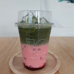 สตรอเบอรี่มัทฉะลาเต้เย็น