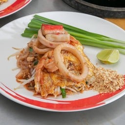 ผัดไทยวุ้นเส้นทะเล(ขึ้นบก)