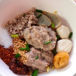 ก๋วยเตี๋ยวหมูต้มยำแห้ง พิเศษ
