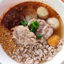 ก๋วยเตี๋ยวหมูต้มยำมะนาวสด พิเศษ