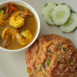 ข้าวแกงส้มกุ้ง ไข่ฟู