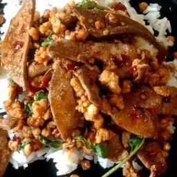 กระเพราหมูสับ+ตับหมู