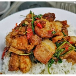 ข้าวกระเพราหมูสามชั้น