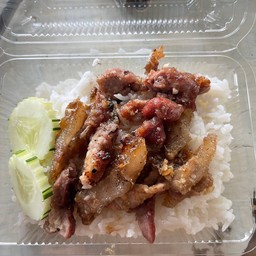 ข้าวกระเทียมหมูย่าง