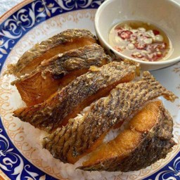 ข้าวปลาแกะ (น้ำปลาพริกแซ่บ)