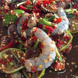 ยำหอยแครงกุ้งสด