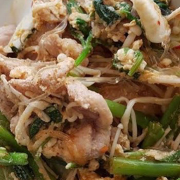 สุกี้แห้งรวมกุ้งหมึก