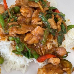 ข้าวราดผัดพริกแกงหมู
