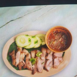 คอหมูย่างราดข้าวน้ำจิ้มแจ่ว