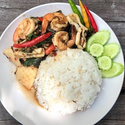 กระเพราทะเลข้าวสวยร้อนๆ