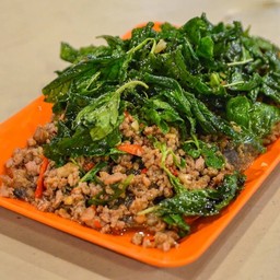 ผัดกระเพราไข่เยี่ยวม้า