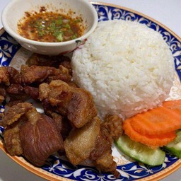 ข้าวหมูทอด (น้ำปลาพริกแซ่บ)
