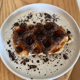 Nutella oreo crumble croffle