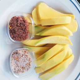 มะม่วงแก้วขมิ้นพริกเกลือ(เปรี้ยว)