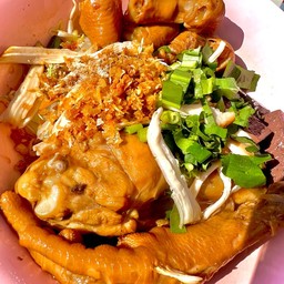 ก๋วยเตี๋ยวไก่มะระ เส้นใหญ่ ธรรมดา