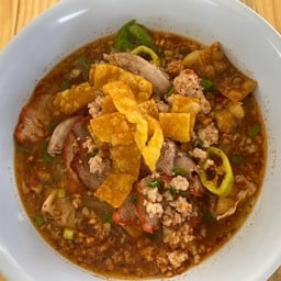 อีโบว์ก๋วยเตี๋ยวหมูต้มยำผัดไทยห่อไข่