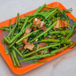 ผัดผักบุ้งไฟแดง