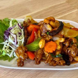 ผัดเม็ดมะม่วงไก่