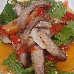 ยำคอหมูย่าง