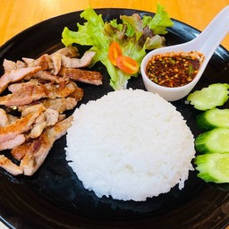 ข้าวหมูย่าง+จิ้มแจ่ว