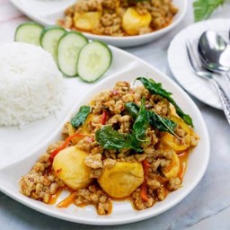 กระเพราเต้าหู้หมูสับ
