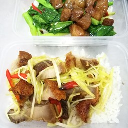 กุ่ยช่ายขาวหมูกรอบราดข้าว